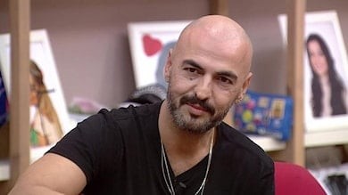 Ünlü şarkıcı Soner Sarıkabadayı, evine spor salonu yaptırdı