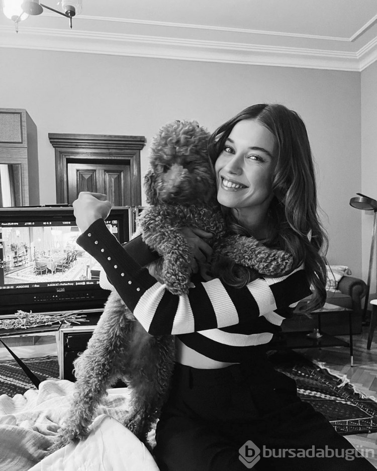 Afra Saraçoğlu'ndan set pozları