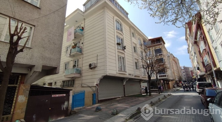 Bir apartmanın demir bahçe kapısı üçüncü kez çalındı