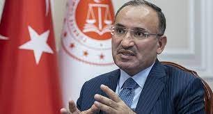 Okul müdürüne başörtüsü tepkisi: Çağdaş yobazlık