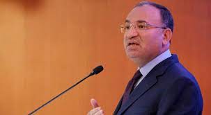 Okul müdürüne başörtüsü tepkisi: Çağdaş yobazlık