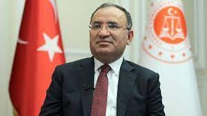 Okul müdürüne başörtüsü tepkisi: Çağdaş yobazlık