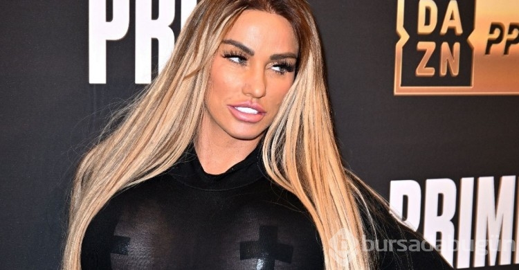 Katie Price mini bikinisiyle frikik vermekten son anda kurtuldu!