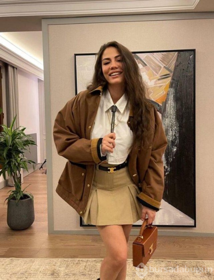 Başarılı oyuncu Demet Özdemir göğüs dekoltesiyle sınırları zorladı!