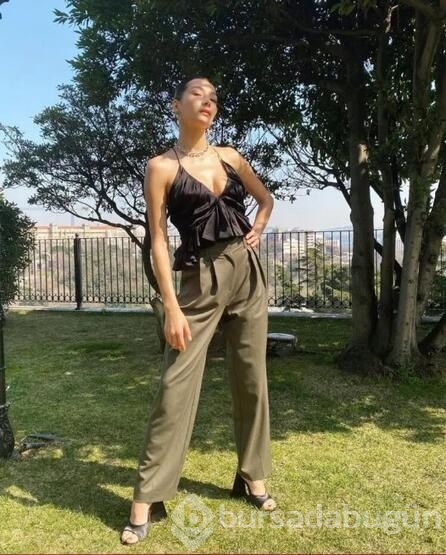 Güzel oyuncu Aybüke Pusat Yunanistan'da 