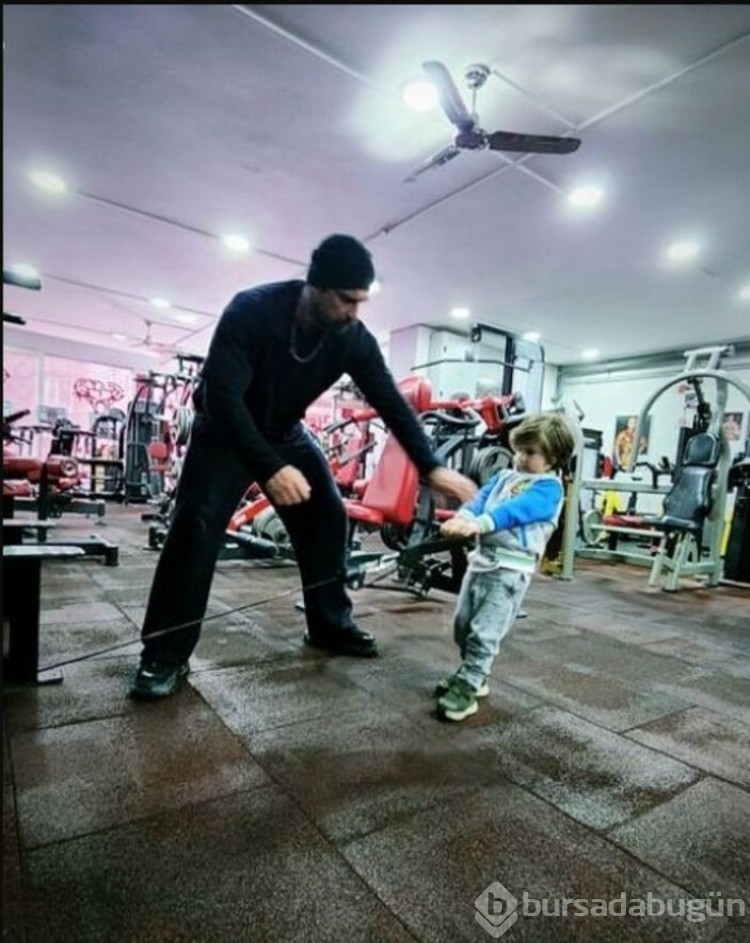 İbrahim Çelikkol  oğlunu paylaştı
