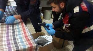 Depoya baskında 64 ruhsatsız tabanca ele geçirildi