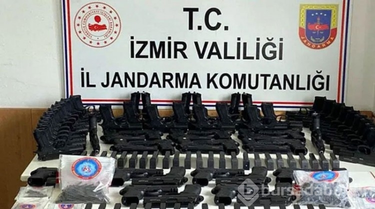 Depoya baskında 64 ruhsatsız tabanca ele geçirildi