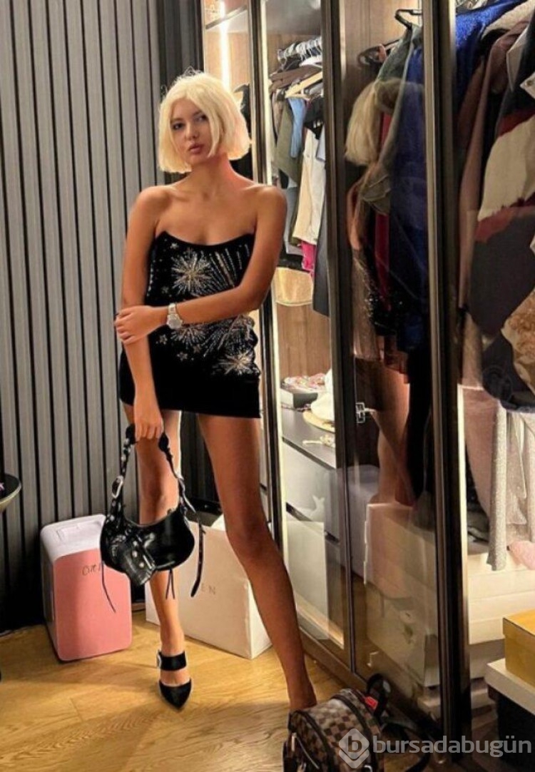 Bahar Candan minik bikinisiyle poz verdi! 