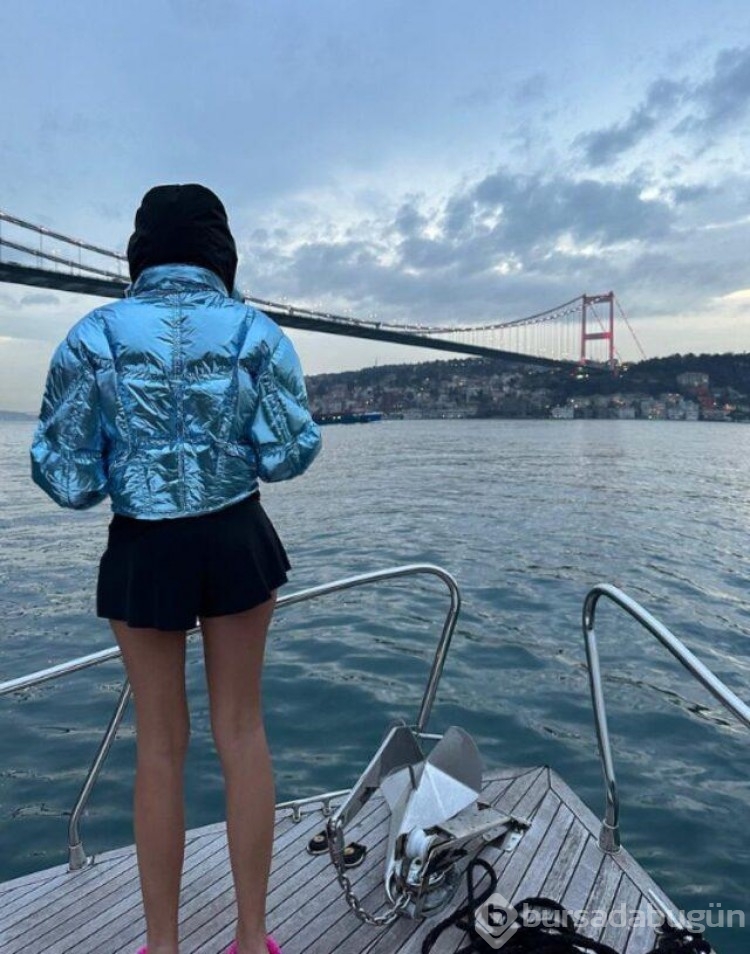 Bahar Candan minik bikinisiyle poz verdi! 