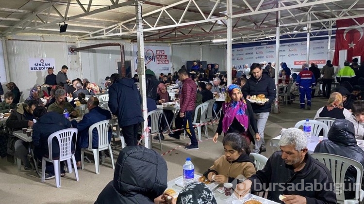 Depremzedeler ramazanın ilk sahuruna kalktı
