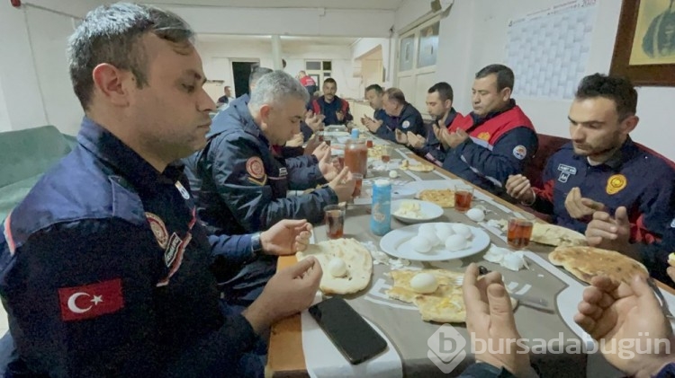 Depremzedeler ramazanın ilk sahuruna kalktı
