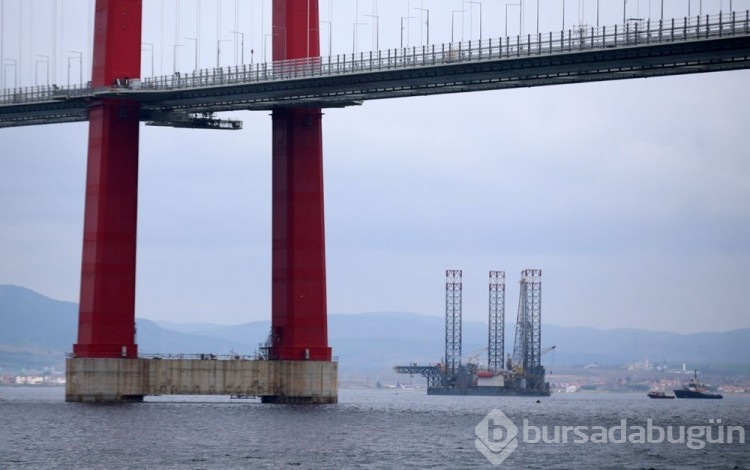 63 metrelik platform boğazı kapattırdı