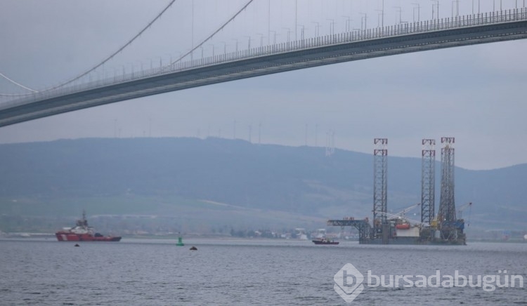 63 metrelik platform boğazı kapattırdı
