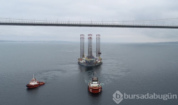 63 metrelik platform boğazı kapattırdı