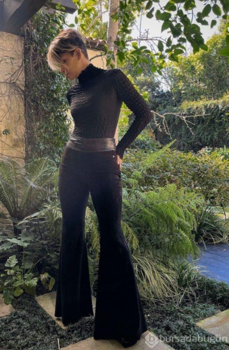 Oscar ödüllü oyuncu Halle Berry duştan paylaşım yaptı! 