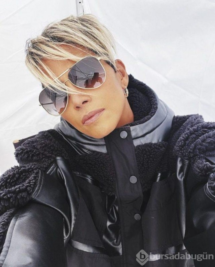 Oscar ödüllü oyuncu Halle Berry duştan paylaşım yaptı! 