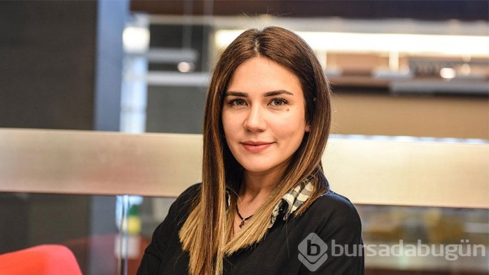 Buse Varol'un dudak dolgusu gözlerden kaçmadı! 