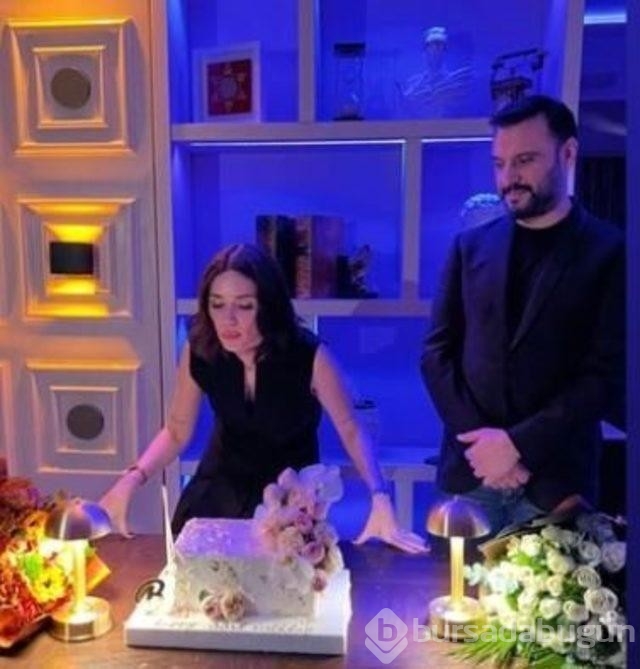 Buse Varol'un dudak dolgusu gözlerden kaçmadı! 