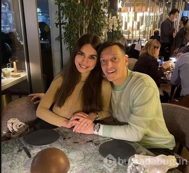 Mesut Özil kesenin ağzını açtı!
