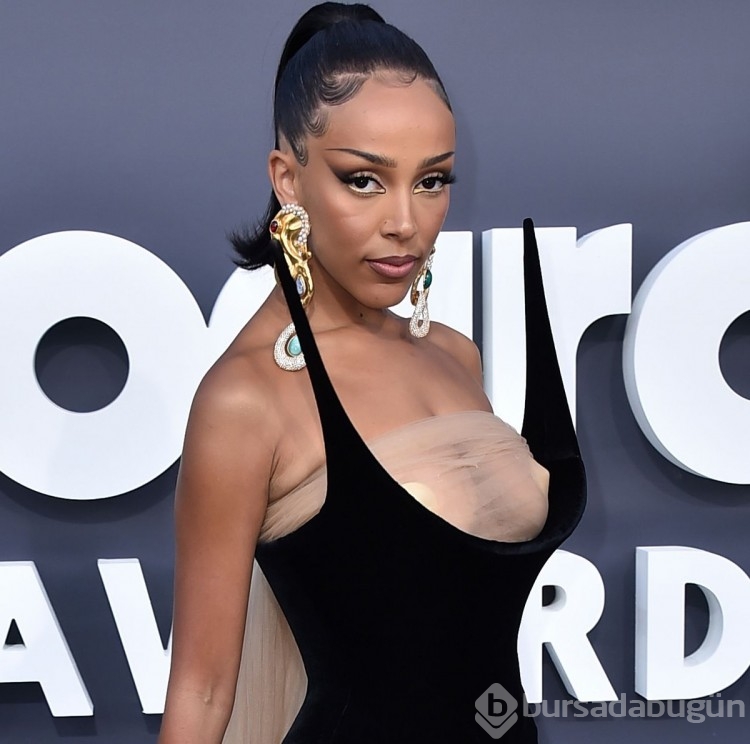 Göğüs küçültme ameliyatı olan Doja Cat açıklamalarıyla şok etti