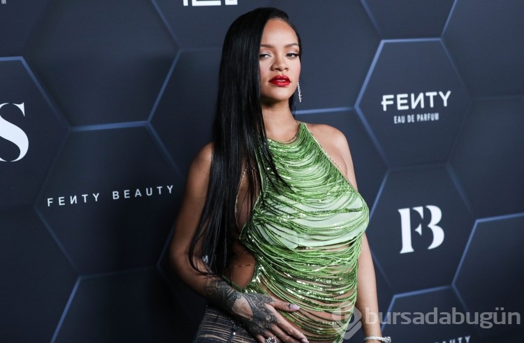 Rihanna'nın başı hayranıyla dertte