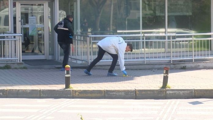 İstanbul'da silahlı saldırı! 1'i ağır 2 yaralı!