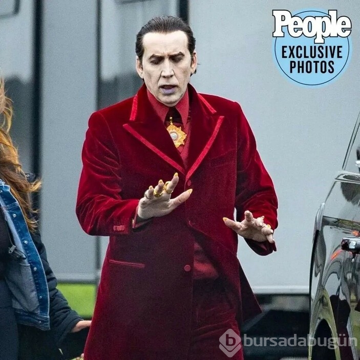 Nicolas Cage kendi kanını içti
