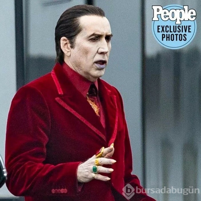 Nicolas Cage kendi kanını içti
