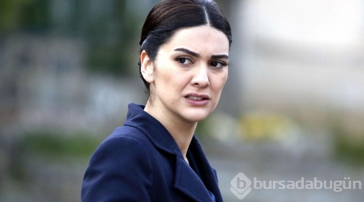 Bergüzar Korel, depremzedeler için topladıkları yardım parasını gösterdi
