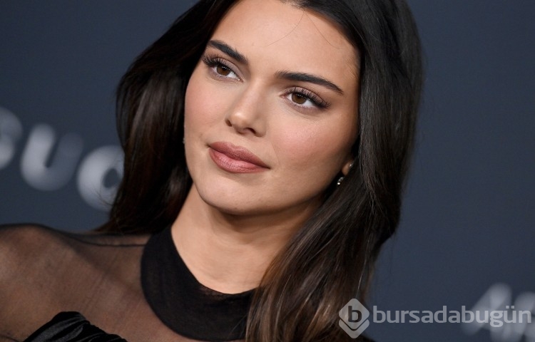 Kendall Jenner'in yatak pozundaki detay dikkat çekti