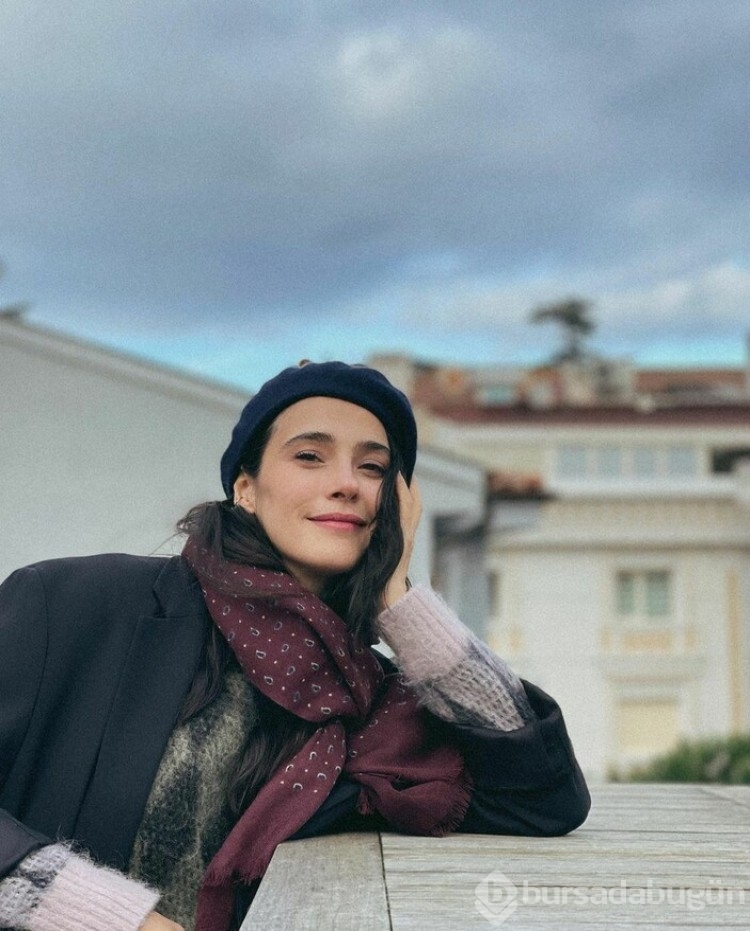 Hamile olan oyuncu Funda Eryiğit ile yönetmen Berkun Oya evlendi
