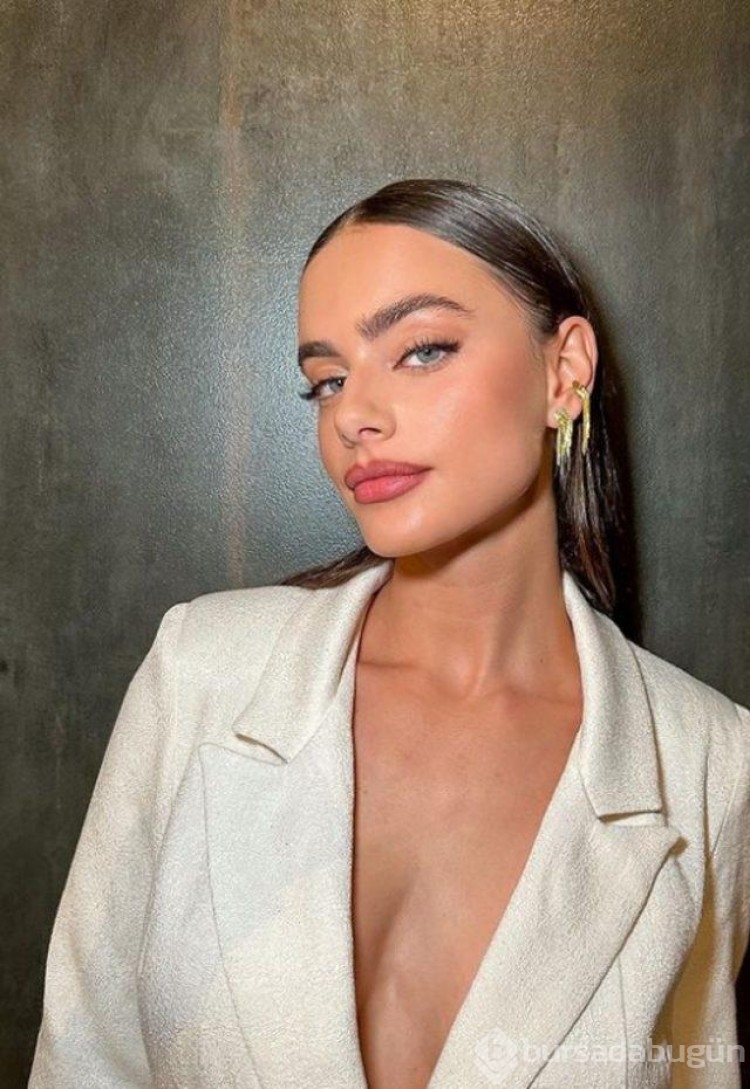 İsrailli model Yael Shelbia'nın cesur pozlarına beğeni yağdı