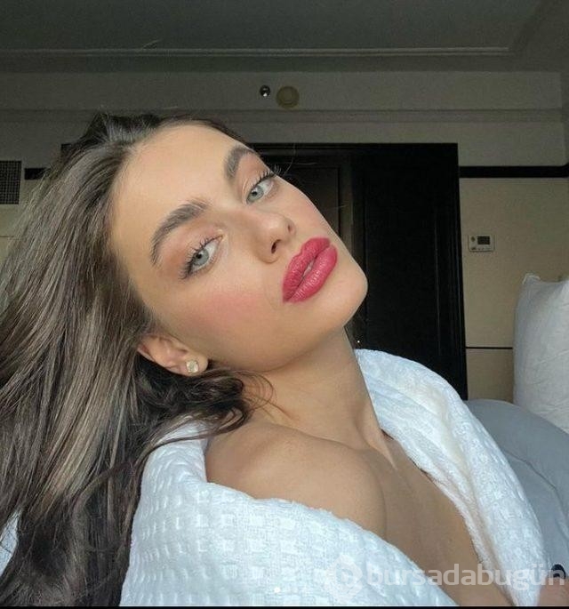 İsrailli model Yael Shelbia'nın cesur pozlarına beğeni yağdı