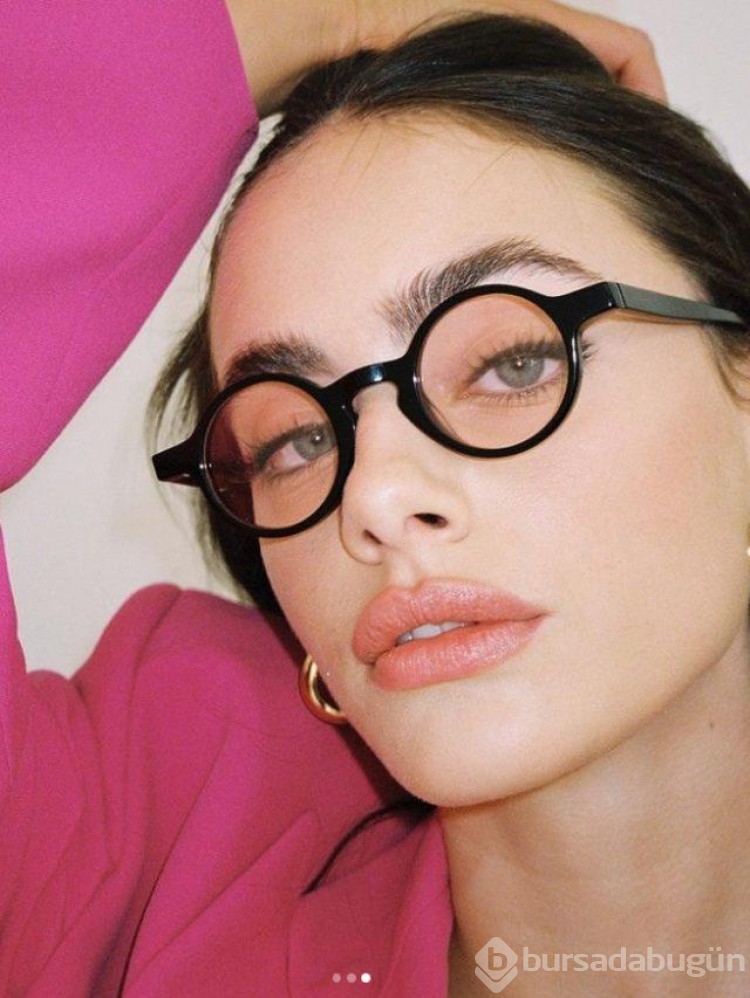 İsrailli model Yael Shelbia'nın cesur pozlarına beğeni yağdı
