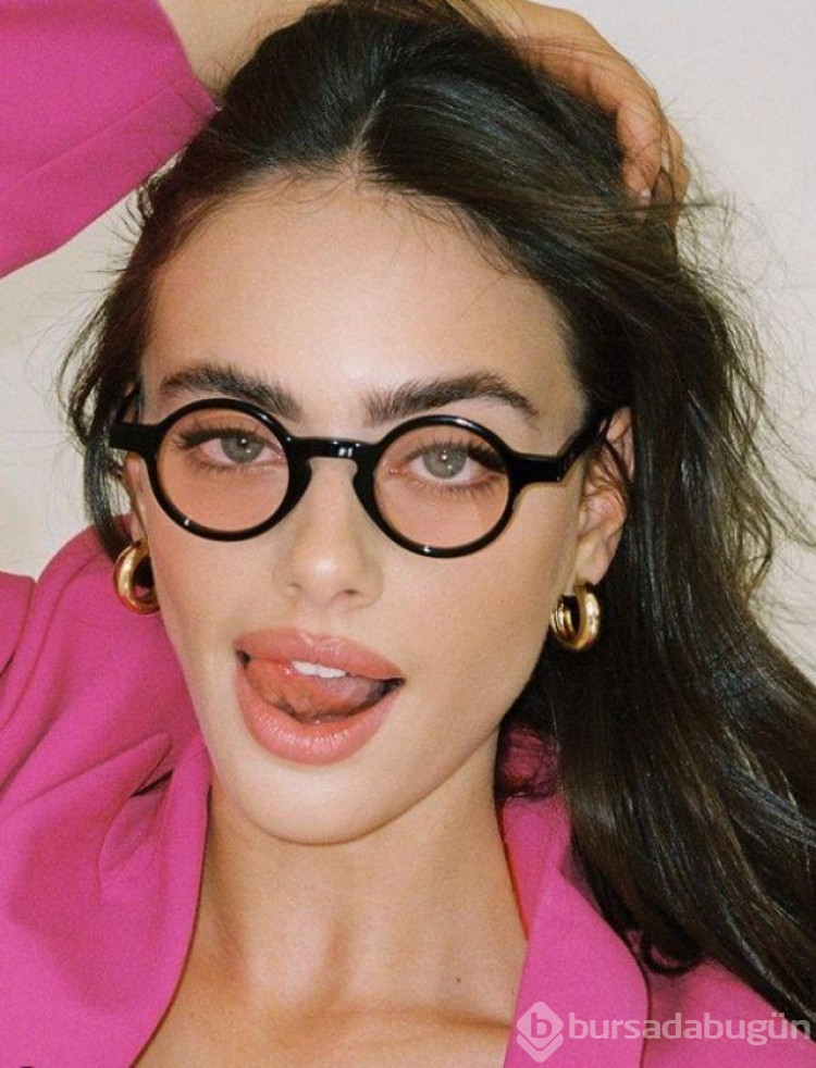 İsrailli model Yael Shelbia'nın cesur pozlarına beğeni yağdı