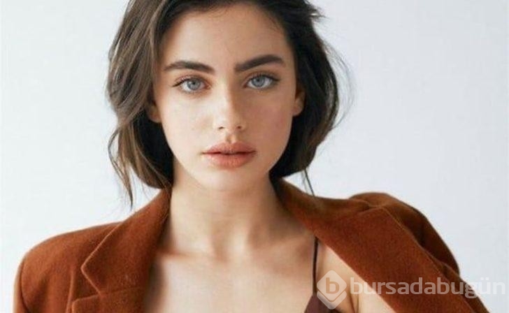İsrailli model Yael Shelbia'nın cesur pozlarına beğeni yağdı