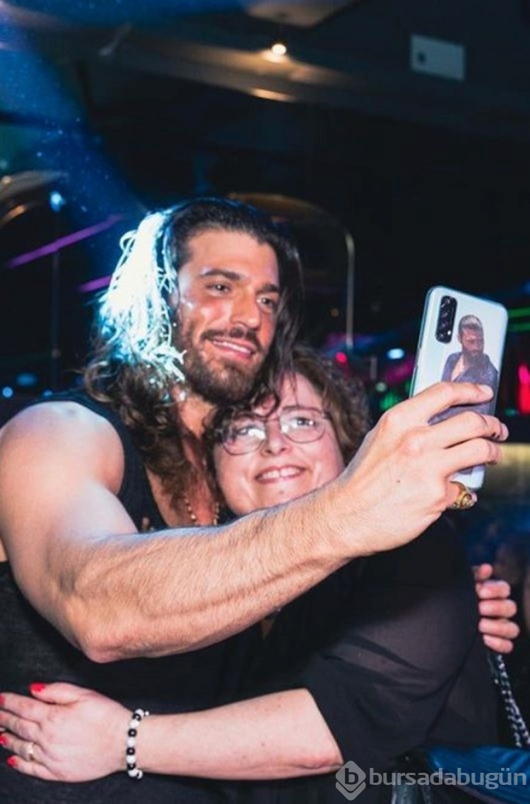 Can Yaman yardım projesi için İtalya'ya gitti