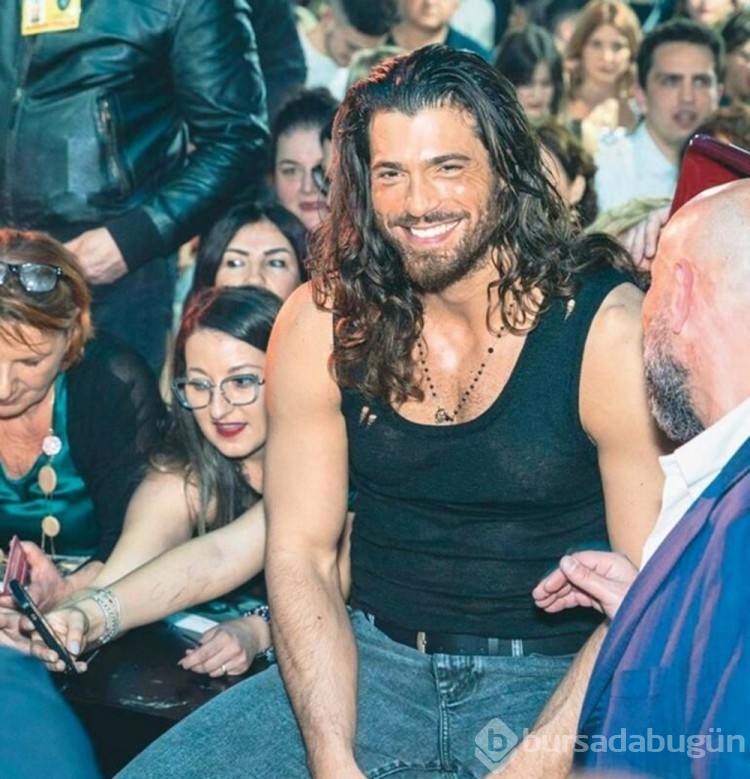 Can Yaman yardım projesi için İtalya'ya gitti