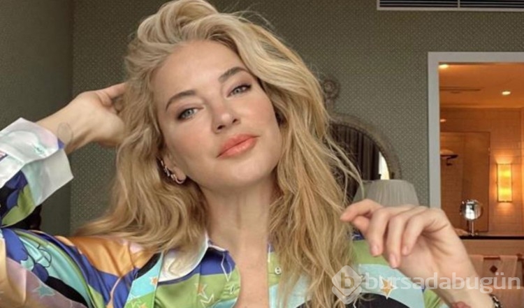 Burcu Esmersoy depremzede bir aileye kucak açtı