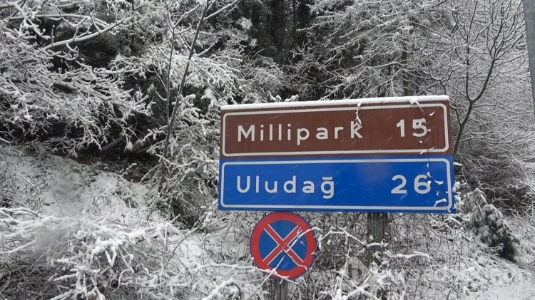 Uludağ'da kar 1 metreyi aştı
