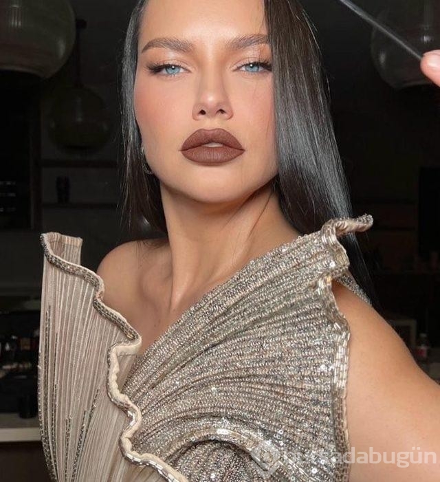 Ünlü model Adriana Lima güzelliğiyle nefes kesti!
