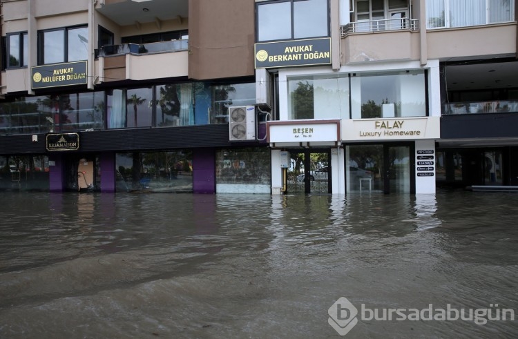 İskenderun'da deniz seviyesi yine yükseldi