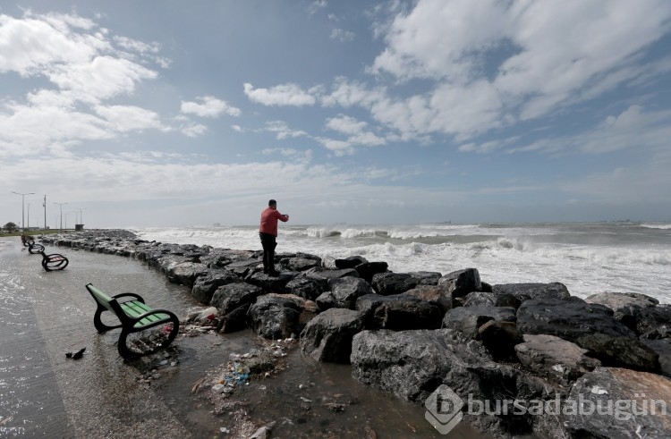 İskenderun'da deniz seviyesi yine yükseldi