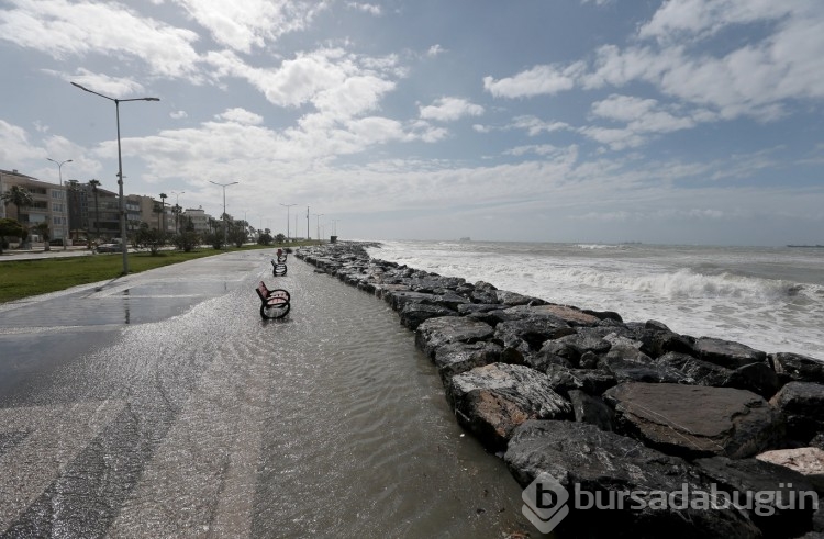 İskenderun'da deniz seviyesi yine yükseldi