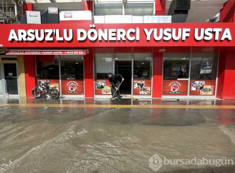 İskenderun'da deniz seviyesi yine yükseldi