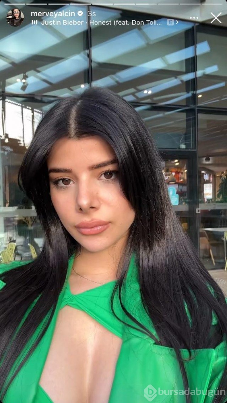 TikTok fenomeni Merve Yalçın dekolteli pozları ile mest etti!