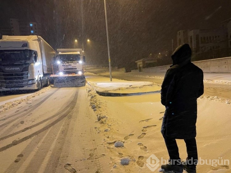 Kar yağışı nedeniyle bazı bölgelerde ulaşımı aksattı
