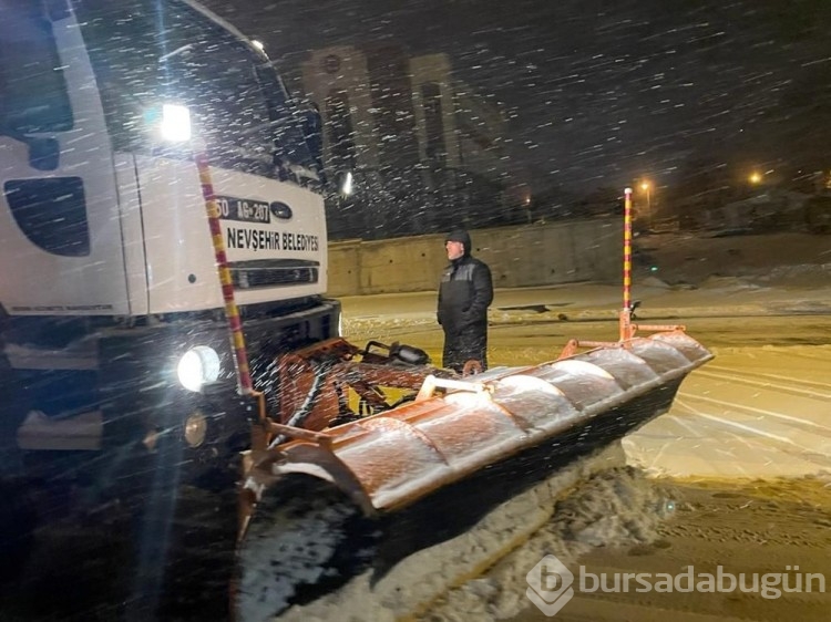 Kar yağışı nedeniyle bazı bölgelerde ulaşımı aksattı
