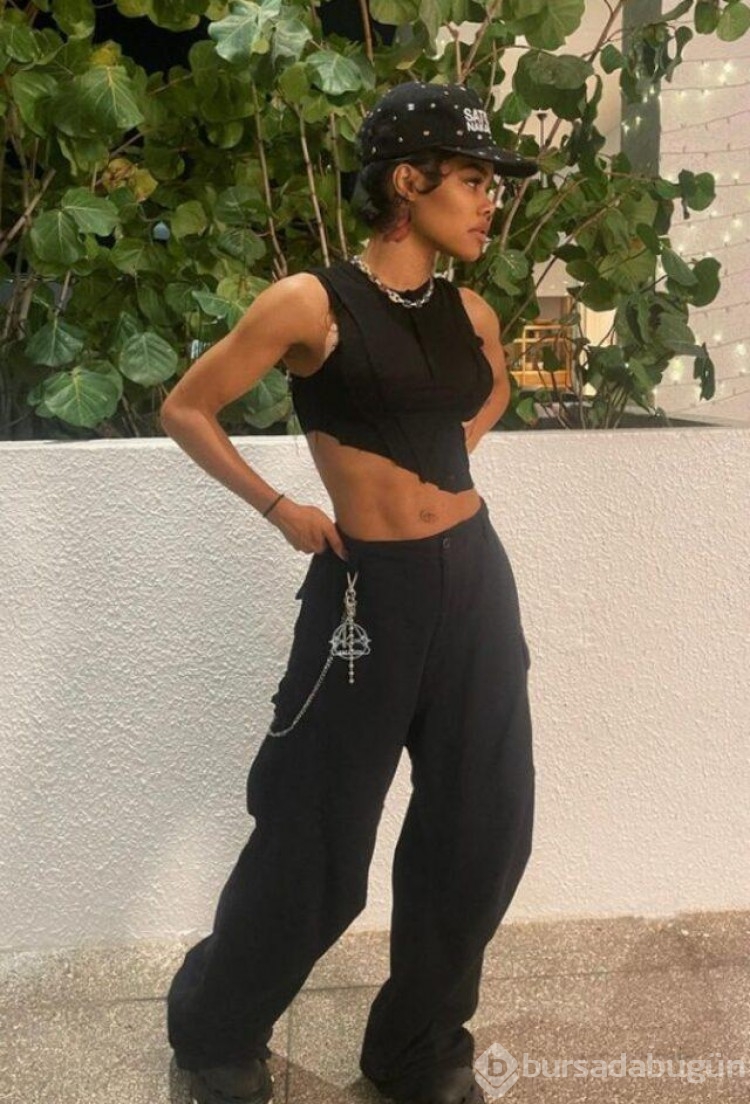 Ünlü şarkıcı Teyana Taylor mini elbisesiyle mest etti!